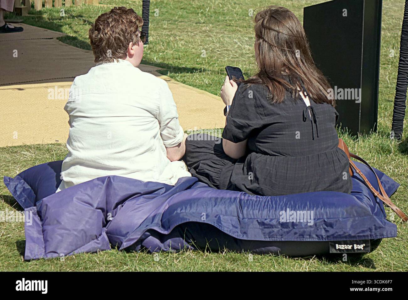 Edimburgo, Scozia, Regno Unito. 13 agosto 2025. Mark Kermode & Brian Cox & Kate Dickie & Michelle Gomez al festival internazionale del libro di Edimburgo nel giardino futures dell'università di edimburgo. Credit Gerard Ferry/Alamy Live News Foto Stock