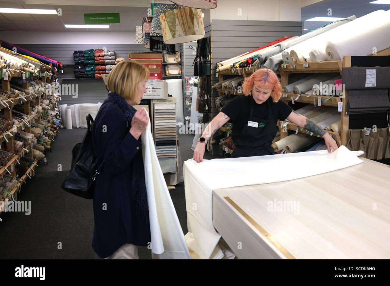 Negozi di merceria di tessuti in Gran Bretagna, Regno Unito Foto Stock