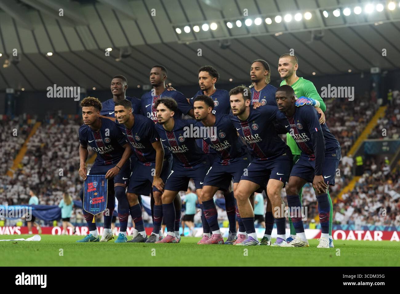 Udine, Italia. 13 agosto 2025. PSG durante la finale di calcio della Supercoppa UEFA 2025 tra il Paris Saint-Germain (PSG) e il Tottenham Hotspur FC allo stadio Friuli di Udine, Italia, il 13 agosto 2025 - Sport Soccer (foto di massimo Paolone/LaPresse) crediti: LaPresse/Alamy Live News Foto Stock