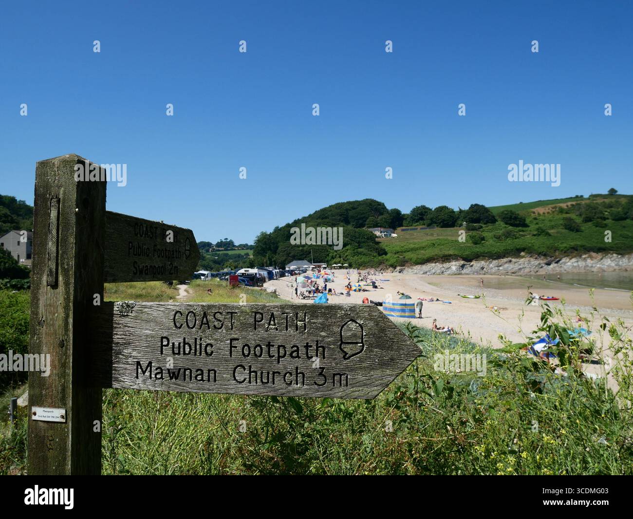 Maenporth Beach, una bellissima spiaggia riparata di sabbia della Cornovaglia, vicino a Falmouth, Cornovaglia, Regno Unito Foto Stock