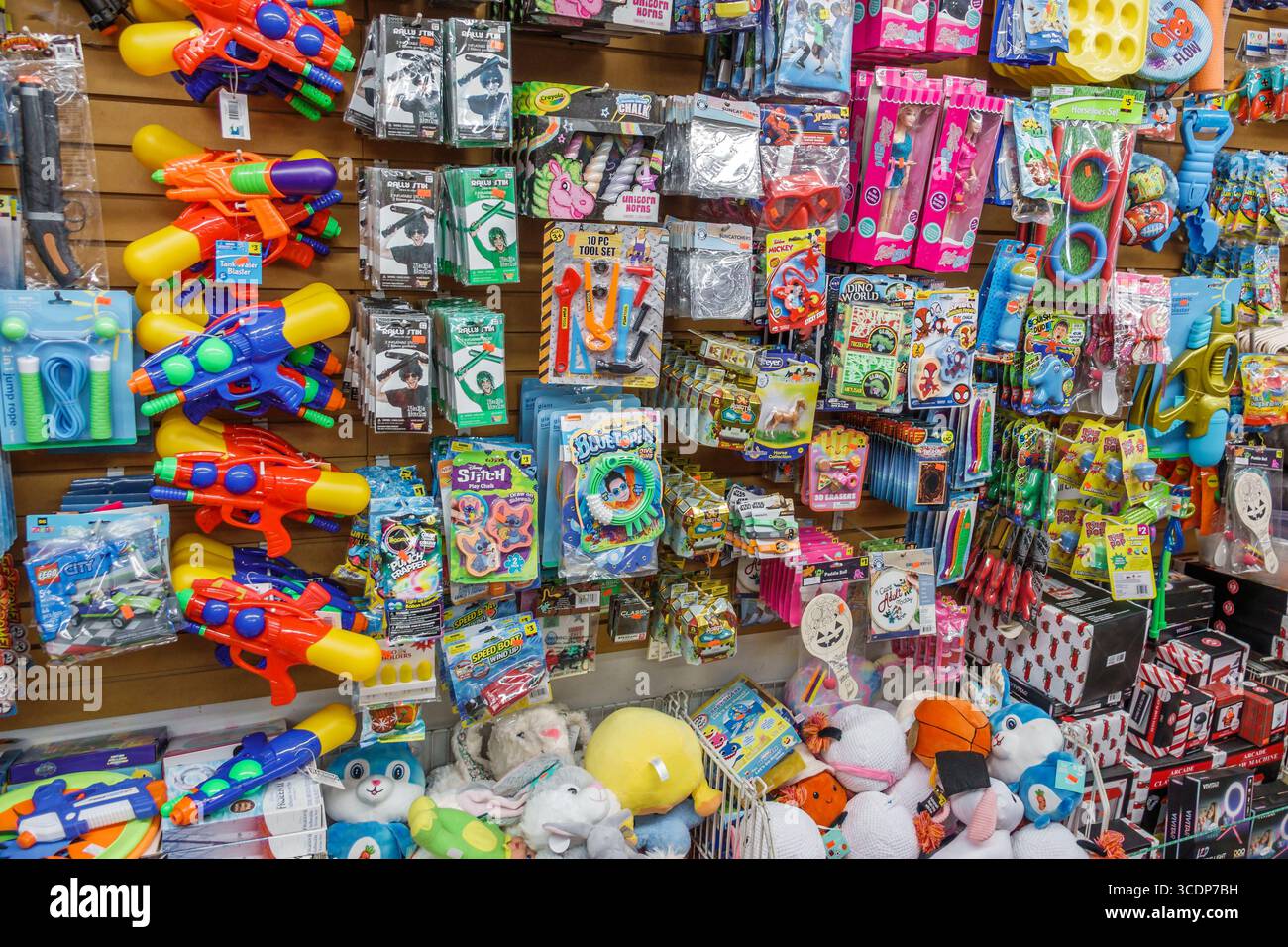 Miami Beach, Florida, Collins Avenue, Dollar Star, negozi a basso reddito a prezzi scontati, Variety store, interni, scaffali esposti in vendita, prezzo ta Foto Stock