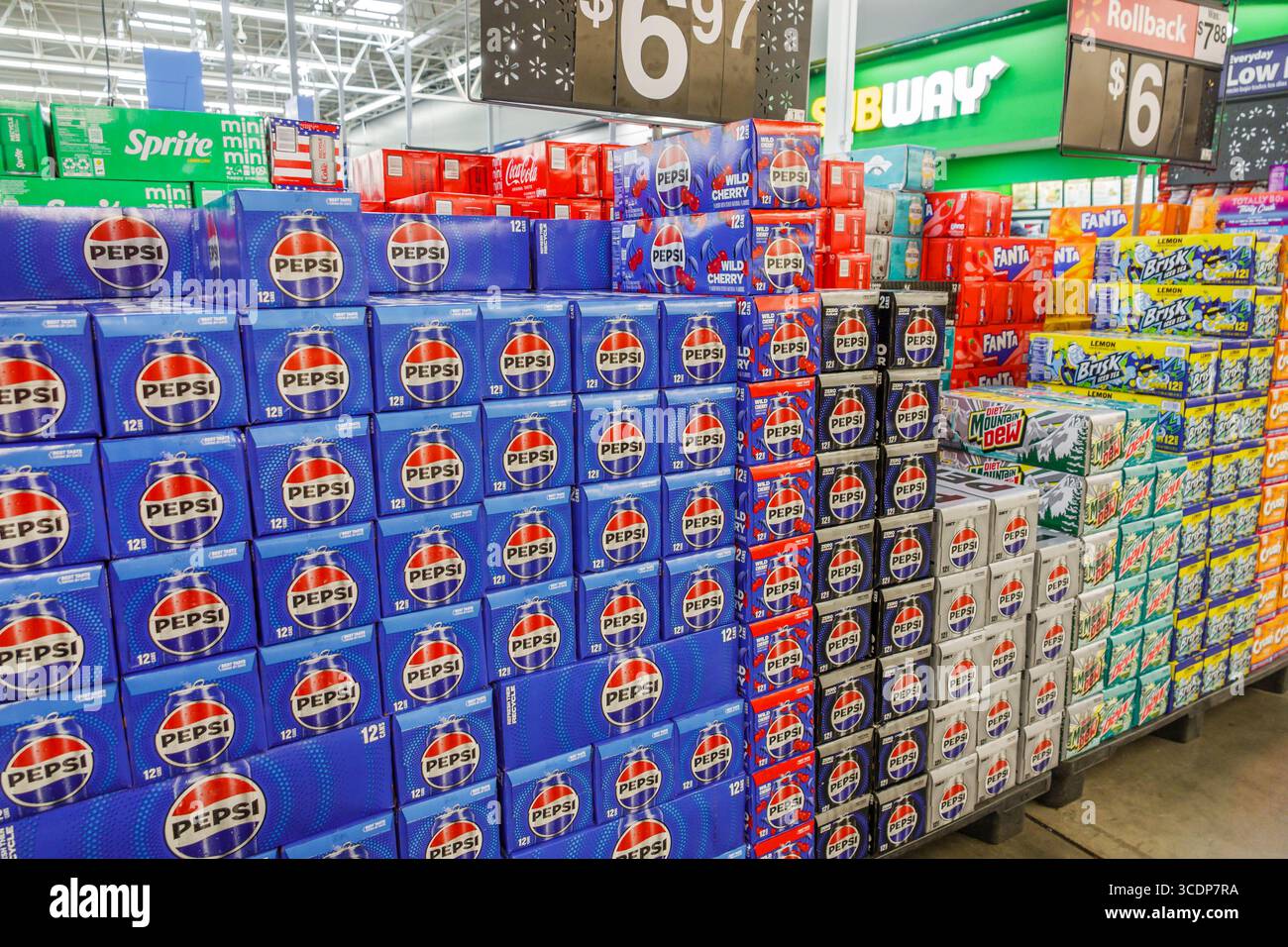 Miami Florida, NW 79th Street, Walmart Big-Box, grandi magazzini scontati, interni interni, supermercato, negozi di alimentari, negozi di alimentari, pacchetti Foto Stock