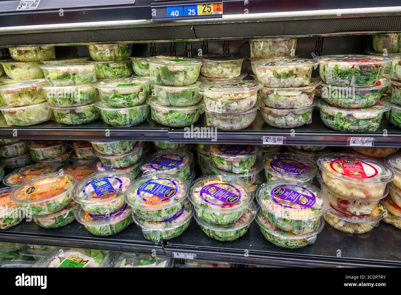 Miami Florida, NW 79th Street, Walmart Big-Box, grandi magazzini scontati, interni interni, supermercato, negozio di alimentari, frigorifero preparato Foto Stock