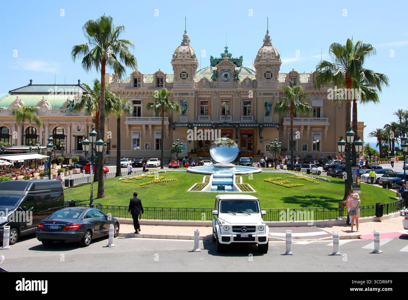 Casinò di Monte Carlo, Monaco. Il Casinò di Monte Carlo, ufficialmente chiamato Casinò de Monte-Carlo, è un complesso di gioco d'azzardo e intrattenimento situato a Monaco. Foto Stock
