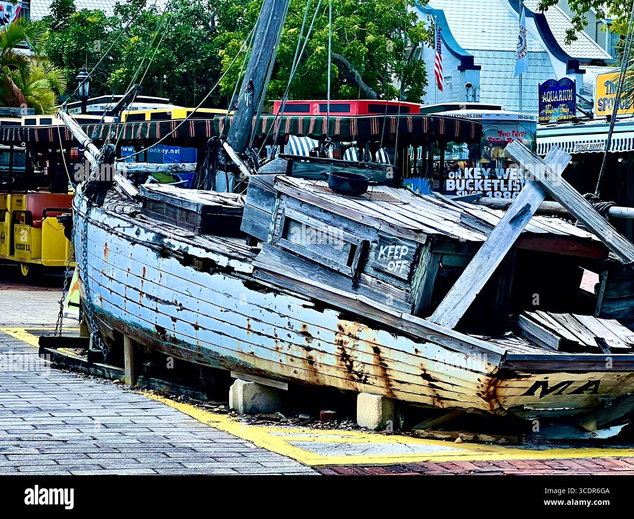 Fuori dal museo Ship Wreck di Key West, Florida - Immagine stock catturata con smartphone