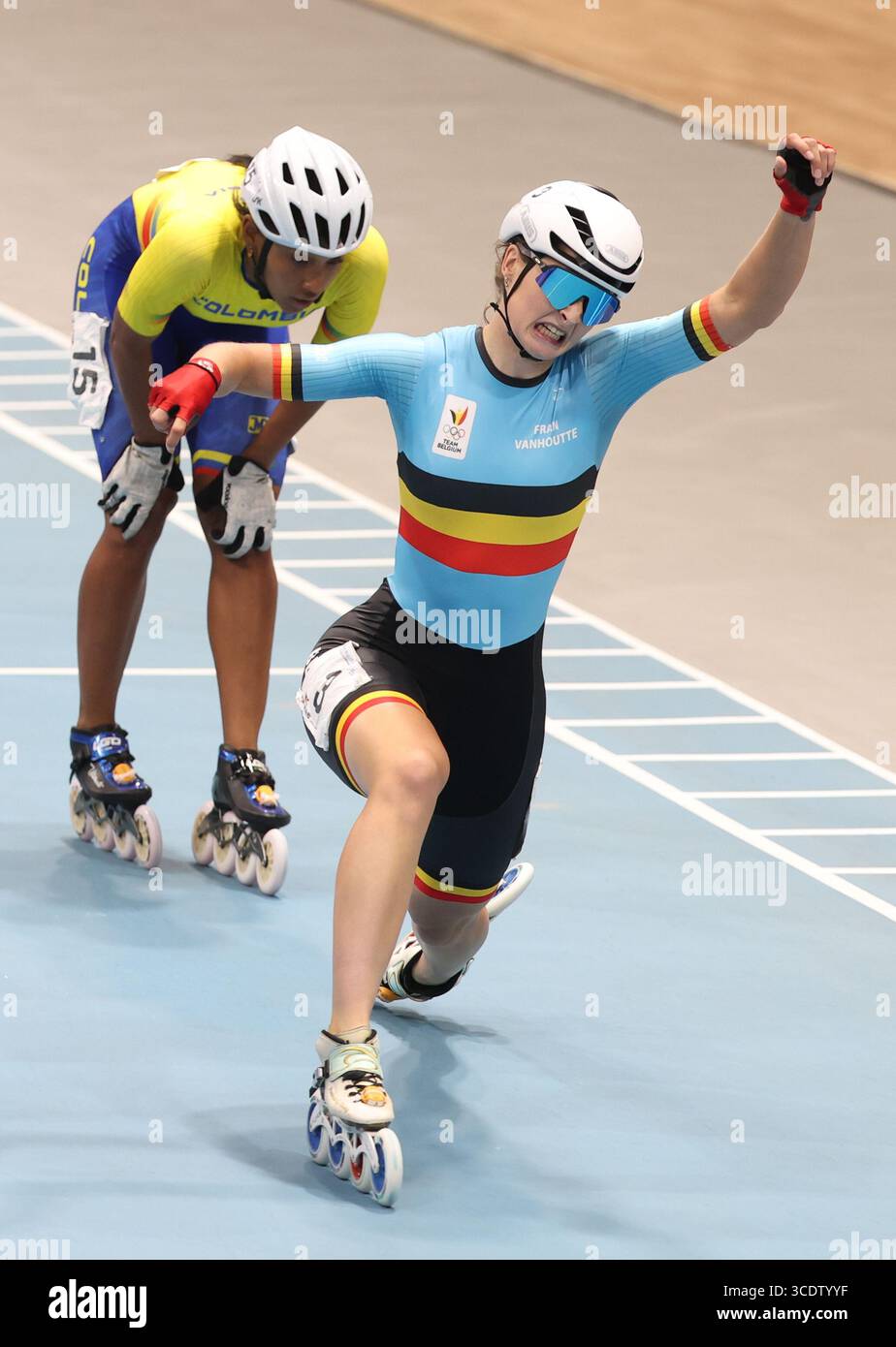 Chenghdu, Cina. 14 agosto 2025. Il belga Fran Vanhoutte festeggia dopo aver vinto la finale dell'evento di pattinaggio di velocità femminile 500m D, ai World Games 2025, a Chenghdu, in Cina, giovedì 14 agosto 2025. Quest'anno, i Giochi mondiali si svolgono dal 7 al 17 agosto. BELGA PHOTO VIRGINIE LEFOUR credito: Belga News Agency/Alamy Live News Foto Stock