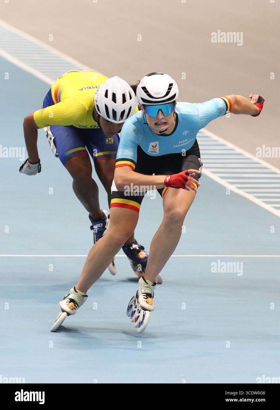 Chenghdu, Cina. 14 agosto 2025. Il belga Fran Vanhoutte è stato raffigurato in azione durante la finale dell'evento di pattinaggio di velocità femminile 500m D, ai World Games 2025, a Chenghdu, in Cina, giovedì 14 agosto 2025. Quest'anno, i Giochi mondiali si svolgono dal 7 al 17 agosto. BELGA PHOTO VIRGINIE LEFOUR credito: Belga News Agency/Alamy Live News Foto Stock