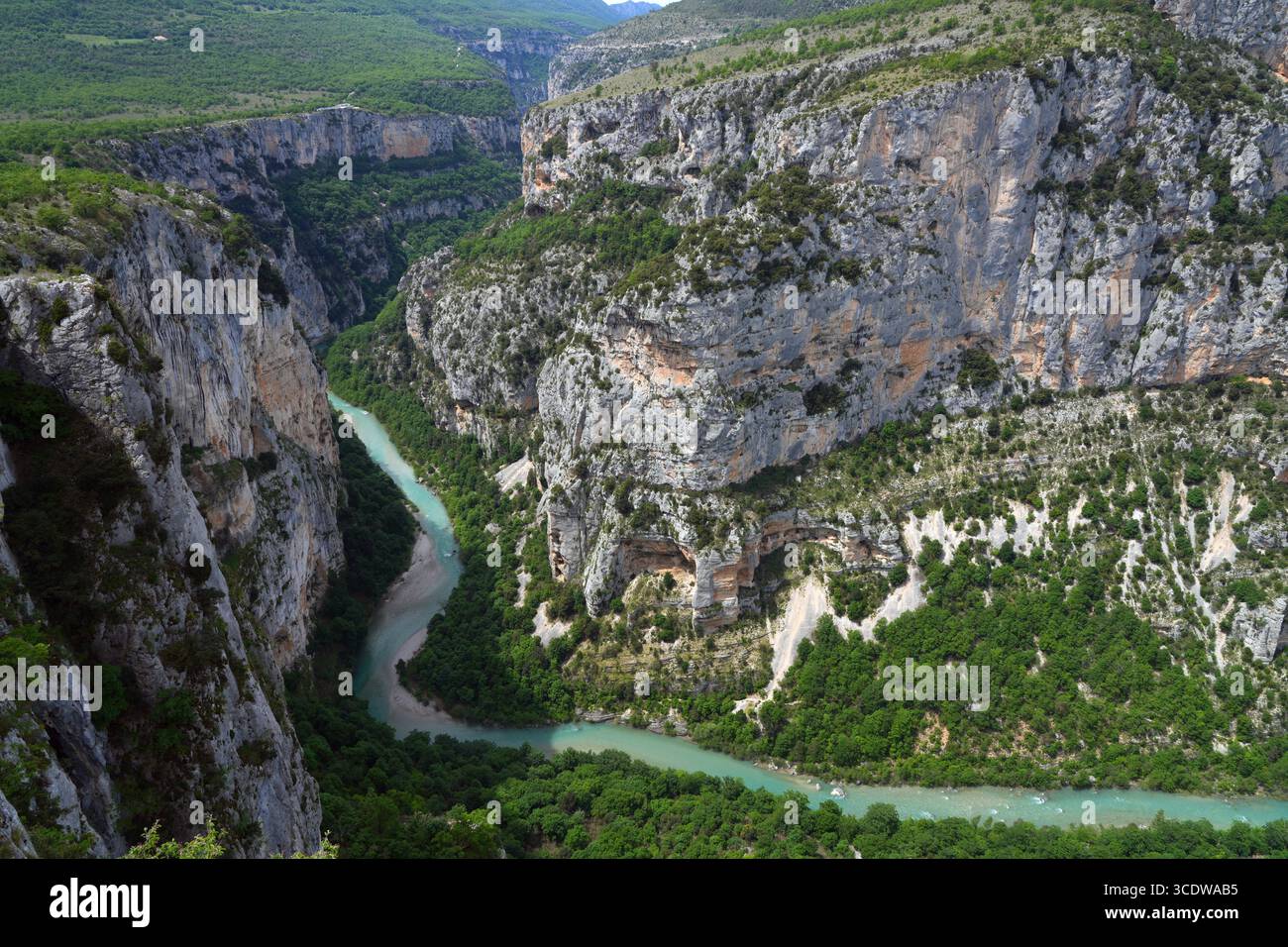 Splendida vista sul fiume Verdon nella zona delle Gorges du Verdon, un canyon, nel sud della Francia Foto Stock