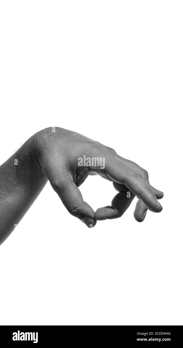 Foto in bianco e nero della mano umana con il pollice e il centro che formano una forma circolare aperta nella vista laterale Foto Stock