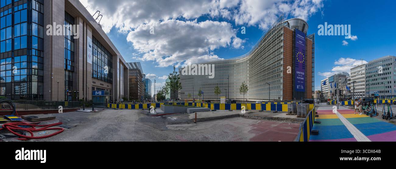 Bruxelles, Belgio, 08.10.2025, Panorama from Rond Point Place, con edifici dell'UE, edificio del Consiglio dei ministri, cantiere nel campidoglio europeo Foto Stock