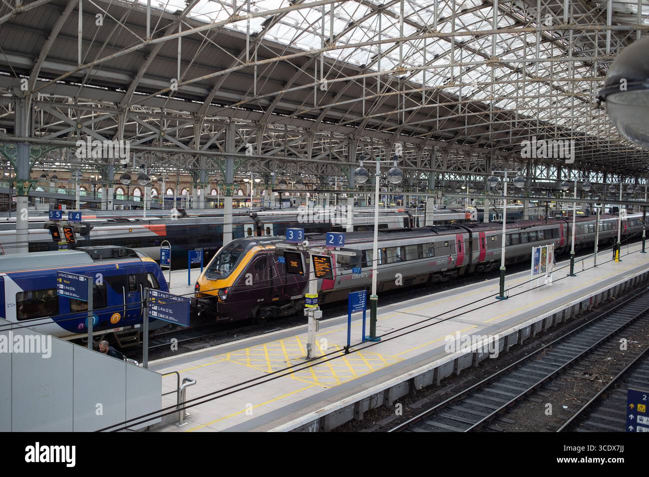 Manchester Piccadilly Station è la principale stazione ferroviaria di Manchester, aperta come Store Street nel 1842, Manchester 12 agosto 12025 Inghilterra, United Ki Foto Stock