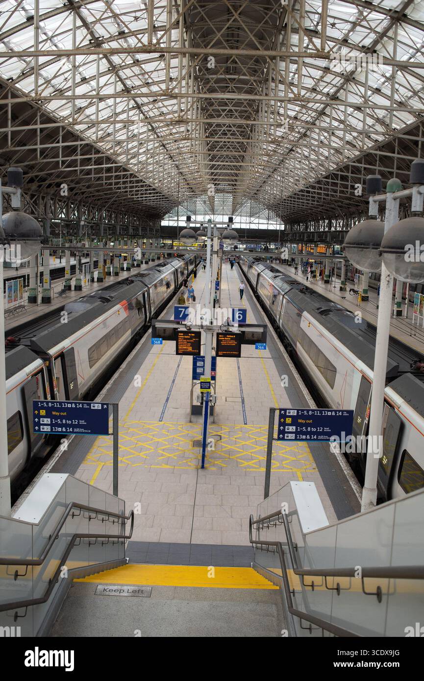 Madrid, Spagna. 7 agosto 2025. Manchester Piccadilly Station è la principale stazione ferroviaria di Manchester, aperta come Store Street nel 1842, Manchester 12 agosto 12025 Inghilterra, Regno Unito. (Foto di Oscar Gonzalez/Sipa USA) credito: SIPA USA/Alamy Live News Foto Stock