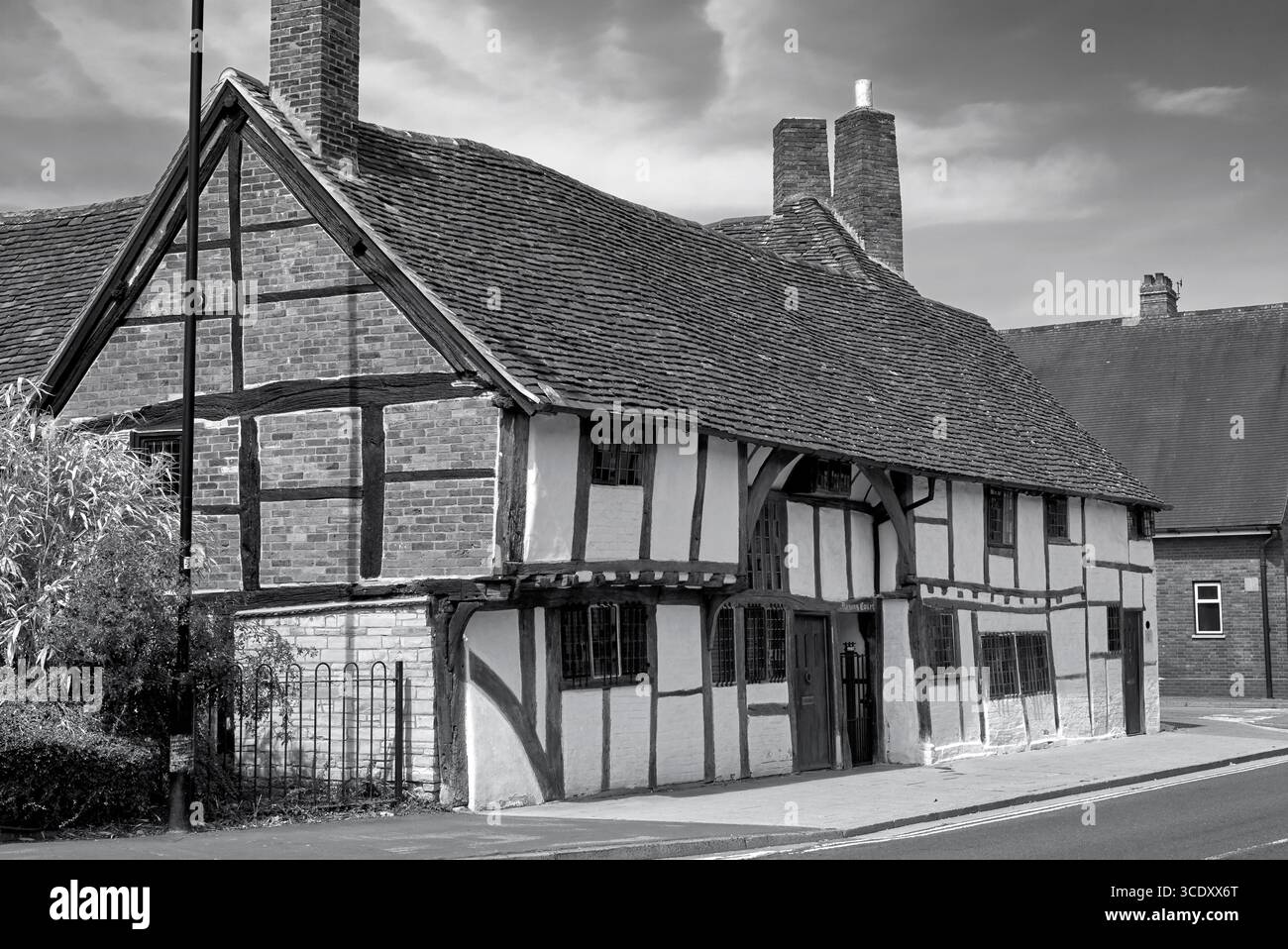 Masons Court, Stratford Upon Avon, Warwickshire, Inghilterra, Regno Unito. Costruita nel 1482, la casa è riconosciuta come la casa più antica di Stratford-upon-Avon. Foto Stock
