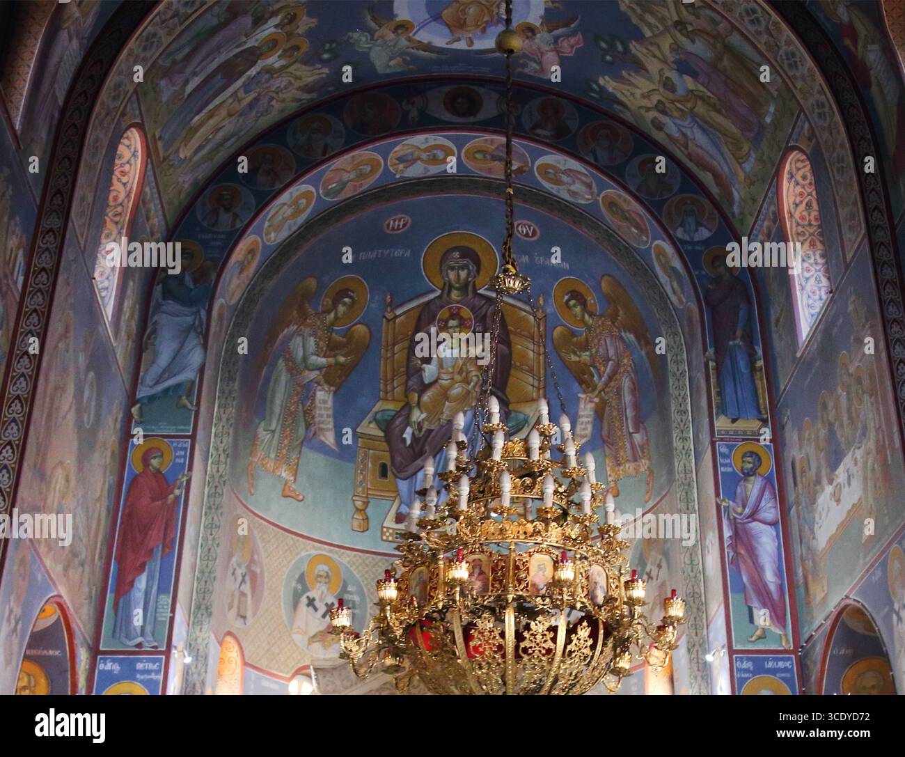 Icona della Theotokos (Vergine Maria) e del giovane Gesù Cristo nell'assunzione di Maria Chiesa Voula Grecia Foto Stock