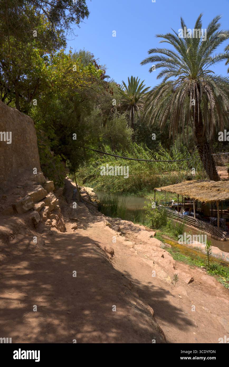 Capanna sulla riva del fiume nella Valle del Paradiso di Agadir, Marocco Foto Stock