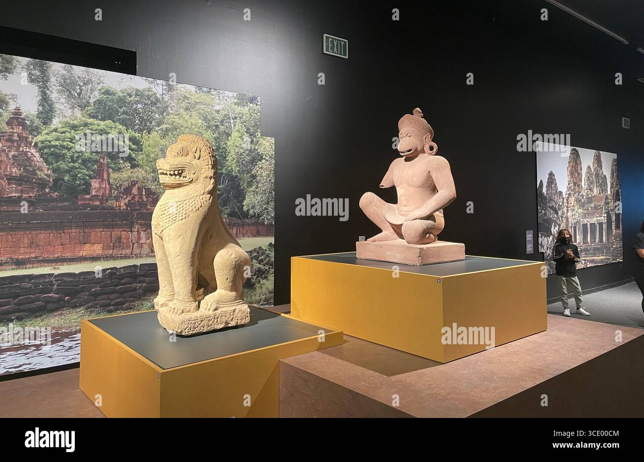 Antica arte del sud-est asiatico: Statue di pietra Khmer dalla Cambogia Foto Stock