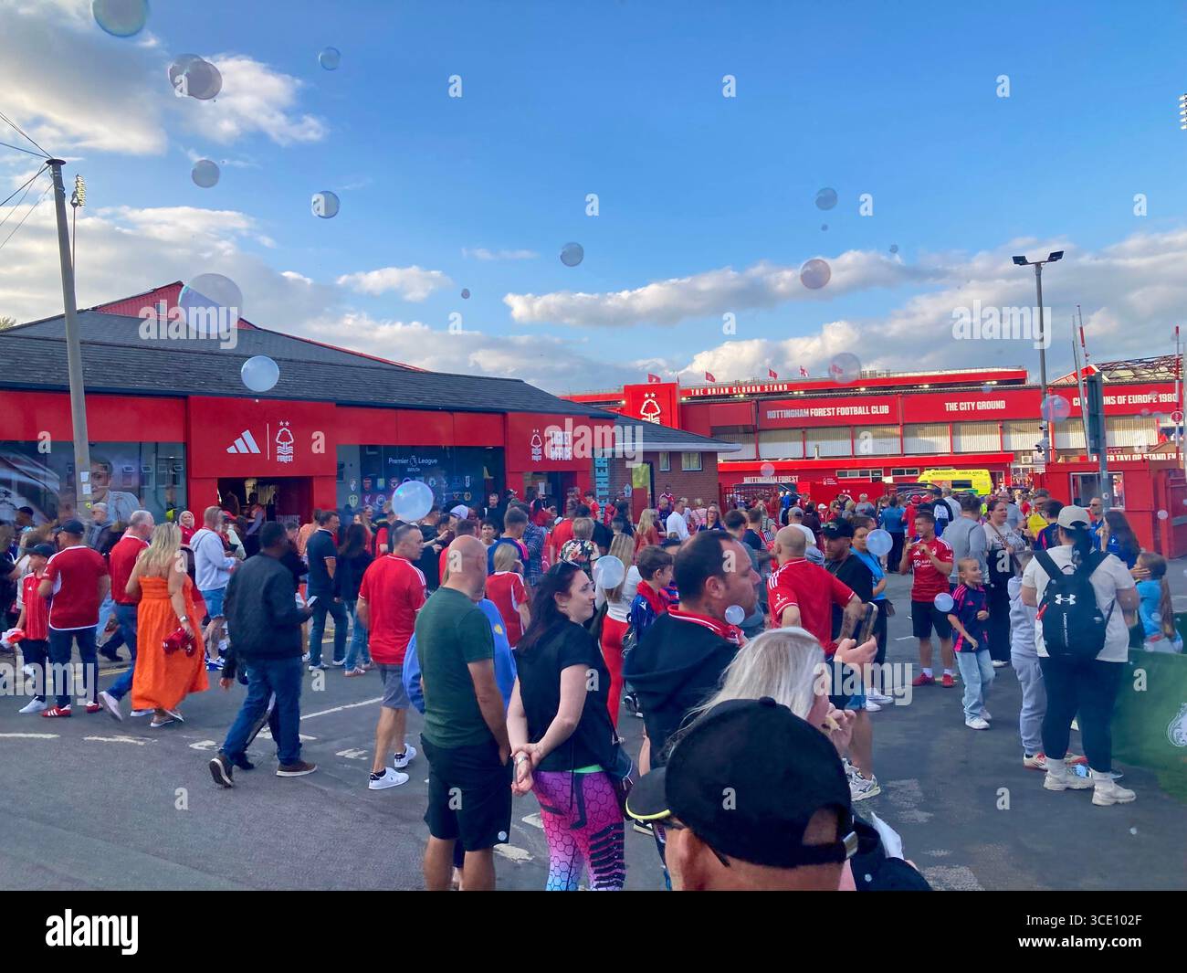 Partita pre-stagionale del Nottingham Forest FC, l'ingresso dello stadio di calcio City Ground prima del calcio d'inizio Foto Stock
