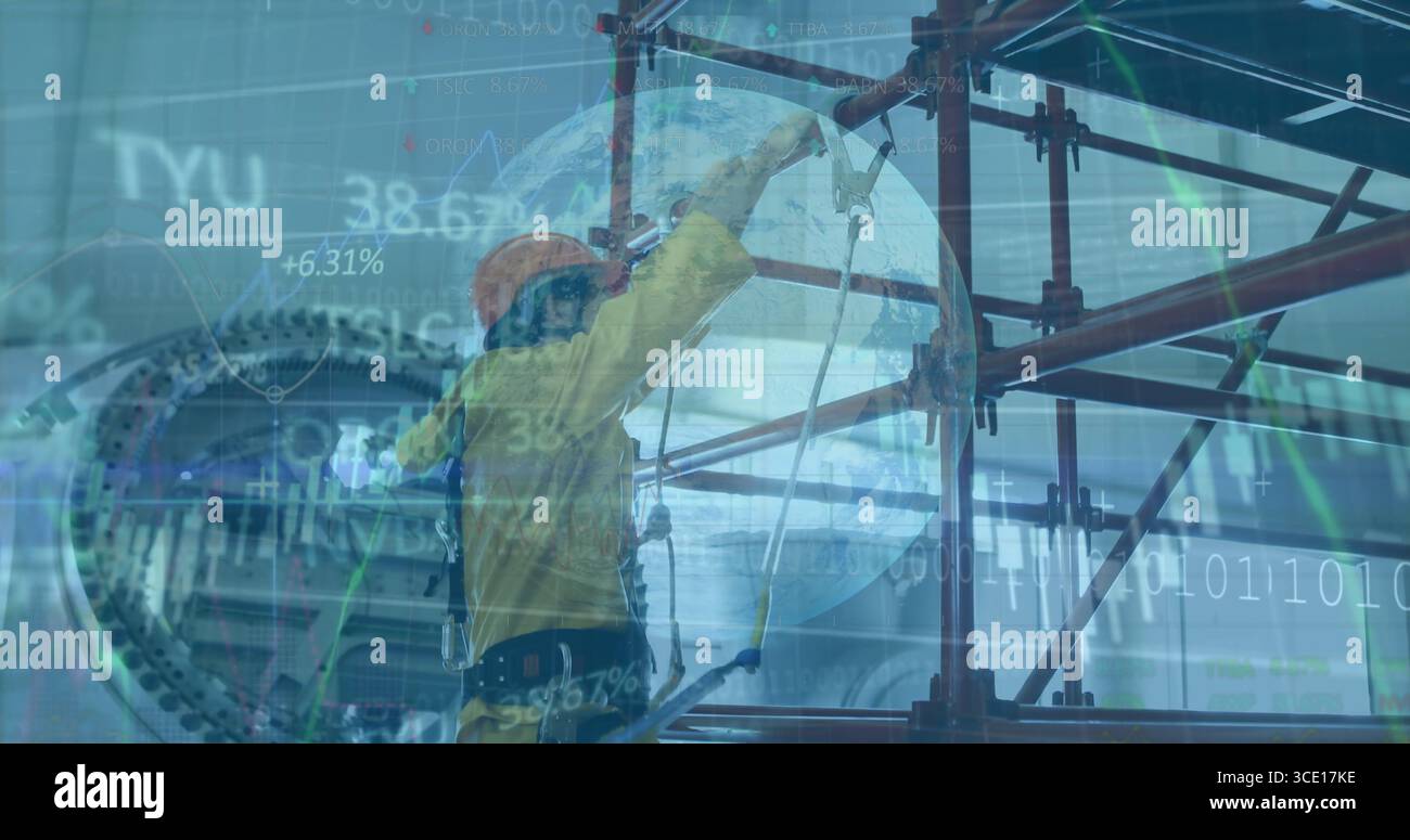 Operaio in fabbrica nella cinghia di ancoraggio per la regolazione della tuta su ponteggi rossi in stabilimento con sovrapposizioni di dati Foto Stock