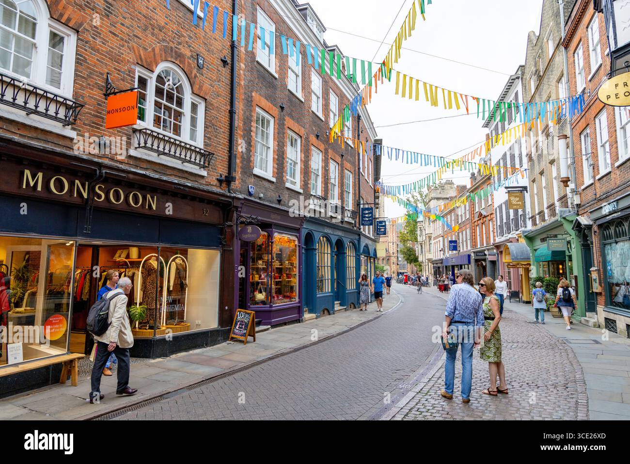 Cambridge, Inghilterra, negozi e negozi al dettaglio lungo Trinity Street nel centro della città, negozi e negozi vicino al Monsoon Store, Inghilterra, Regno Unito Foto Stock