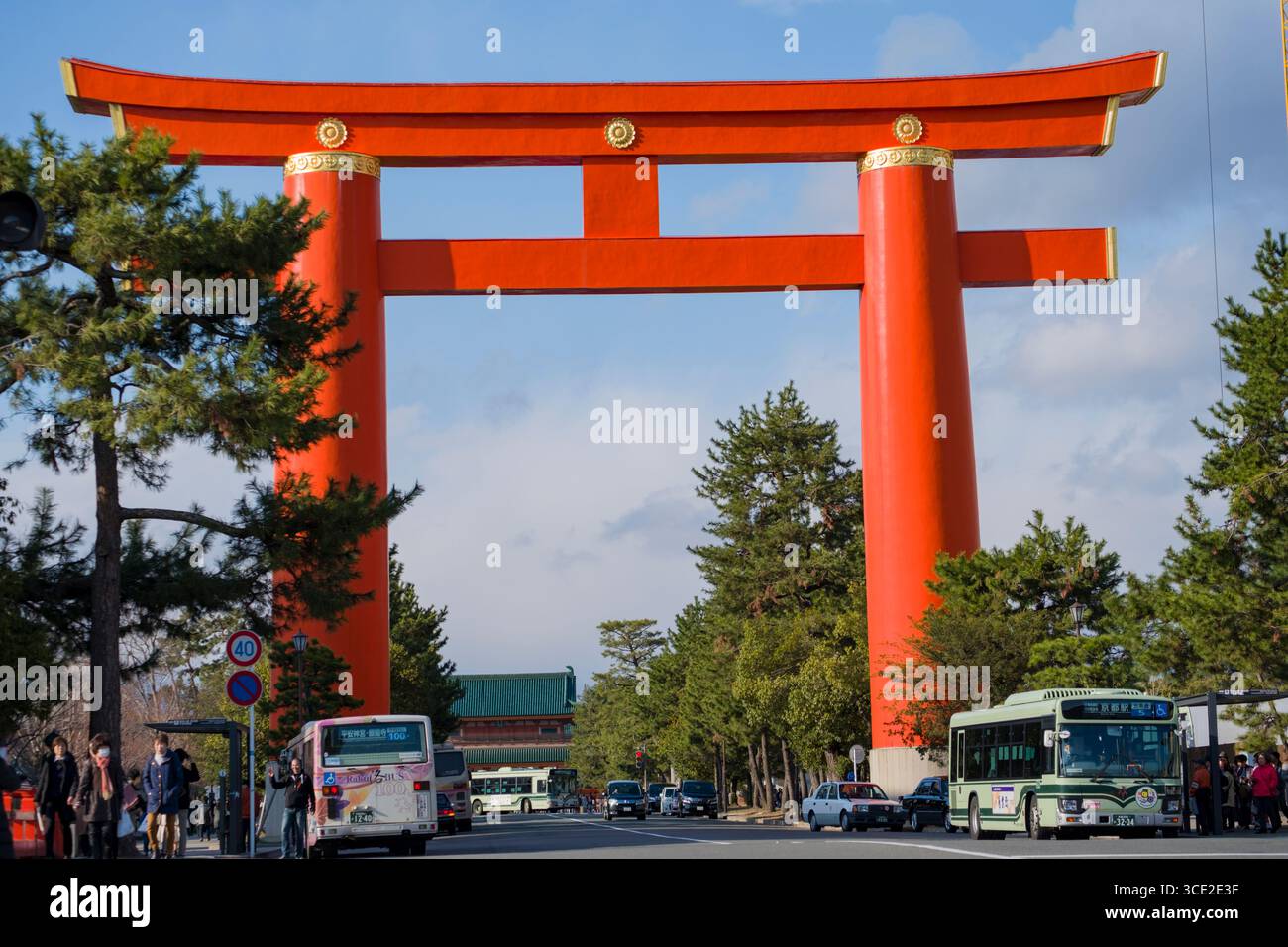 Porta Jingu Torii, Okazaki Enshojicho, Sakyō-ku, Kyoto, Honshu, Giappone Foto Stock