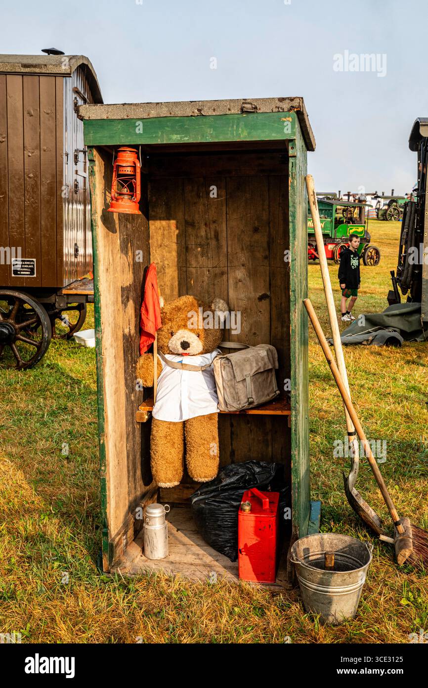 Stithians, Cornovaglia, Regno Unito. 15 agosto 2025. Grandi folle partecipano al Great Steam Engine Rally dell'Inghilterra occidentale, 70th Anniversary, che si svolge fino a domenica sera. È il più antico e più grande rally di motori a vapore in Cornovaglia, con oltre 100 mostre di vapore, un vecchio salone dei divertimenti, artigianato, stand commerciali, auto d'epoca, veicoli, trattori e motociclette. Crediti: Keith Larby/Alamy Live News Foto Stock