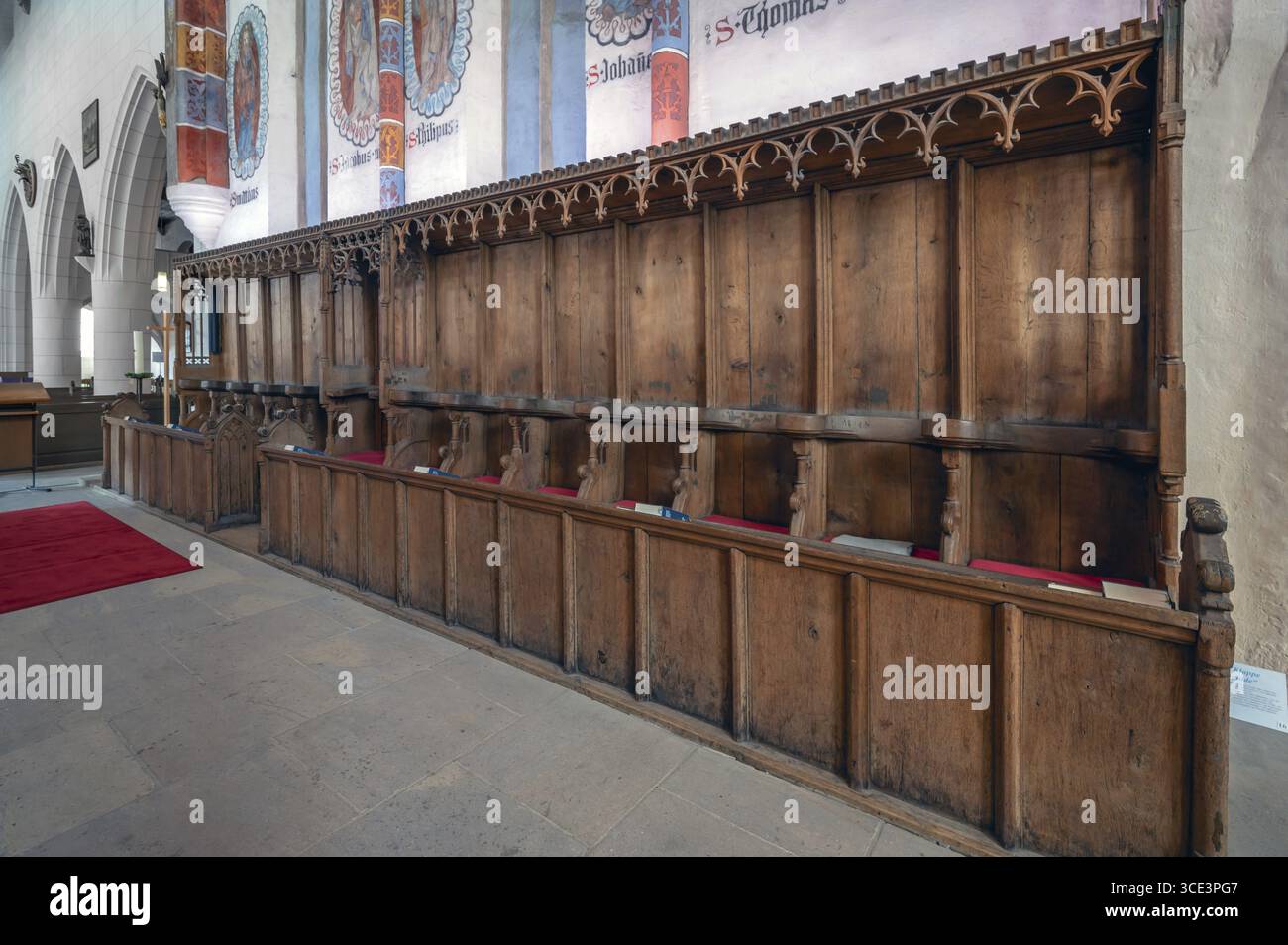 Bancarelle del coro intorno al 1500, chiesa di Santa Maria, costruita intorno al 1280, Langenzenn, Franconia media, Baviera, Germania Foto Stock