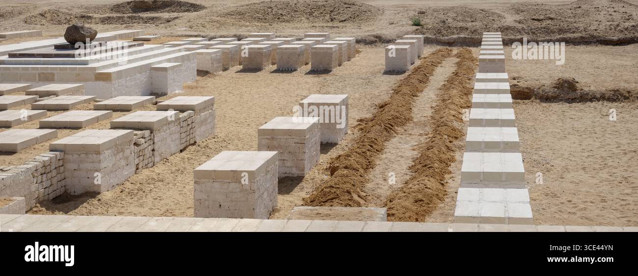 Primo piano di una nuova costruzione che offre tavoli al grande Tempio di Aten a Tell el Amarna, in Egitto Foto Stock