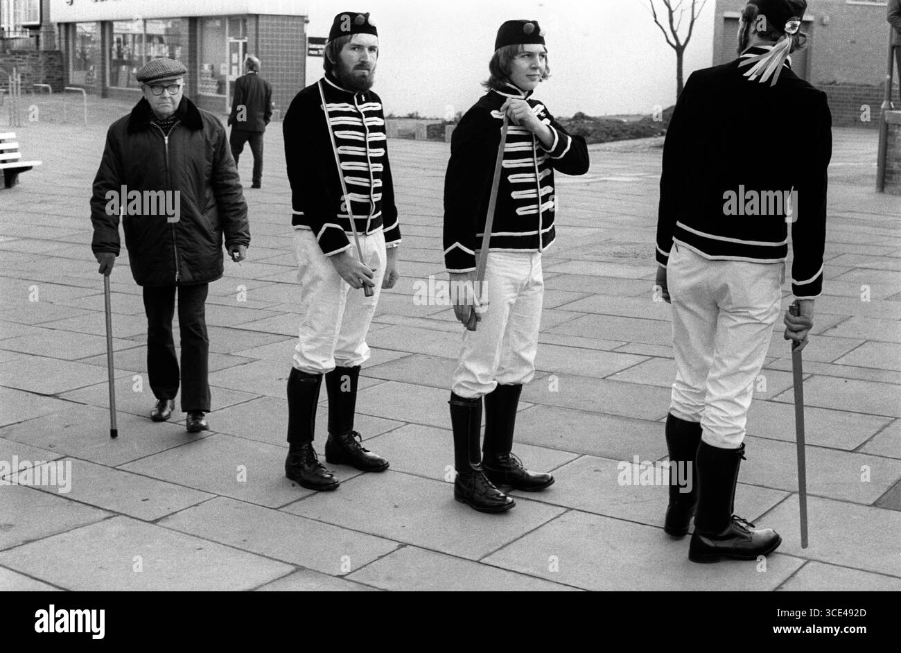 Handsworth Sword Dance Play. Handsworth, South Yorkshire Inghilterra giorno di pugilato 26 dicembre 1976 1970s Regno Unito HOMER SYKES Foto Stock