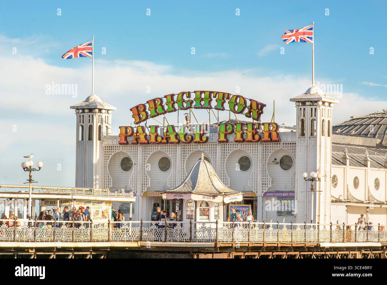 Brighton Palace Pier in estate, Brighton, East Sussex, Inghilterra, Regno Unito. Foto Stock