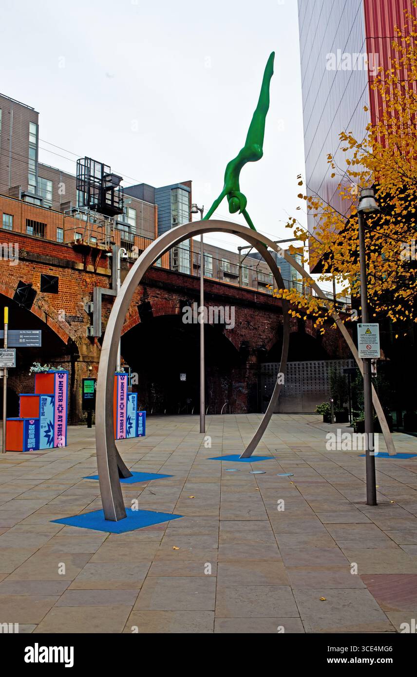Sculpture, First Street, Manchester, Lancashire, Inghilterra Foto Stock