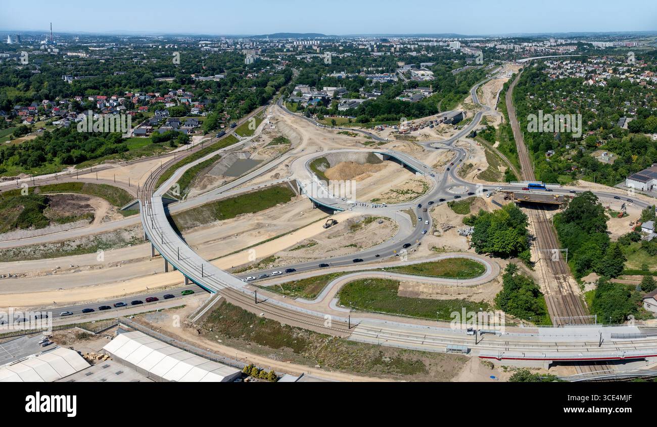 Cracovia, Polonia. Grebalow, grande interscambio di autostrade e tram in costruzione. Il frammento di S7 da Varsavia alla A4 e l'ultimo frammento della tangenziale Foto Stock