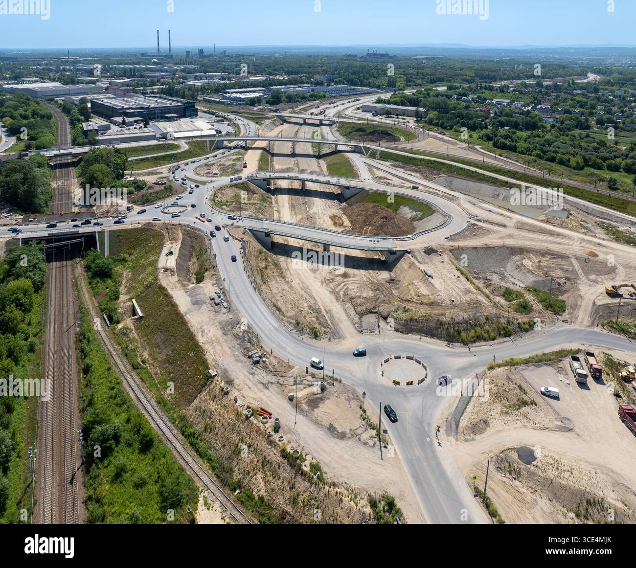 Cracovia, Polonia. Grebalow, grande interscambio di autostrade e tram in costruzione. Il frammento di S7 da Varsavia alla A4 e l'ultimo frammento della tangenziale Foto Stock