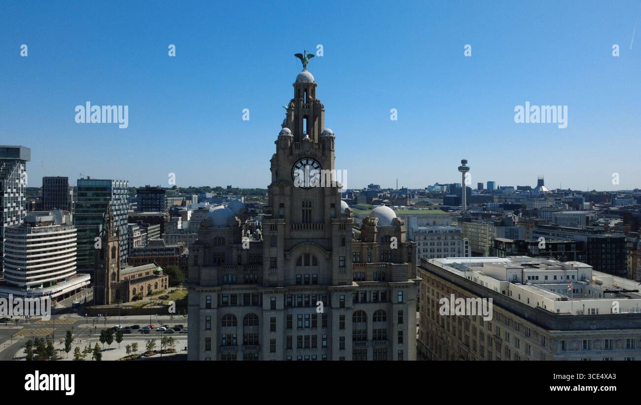 Vista aerea del Royal Liver Building, Liverpool Waterfront Skyline, Merseyside, Inghilterra, Regno Unito Foto Stock