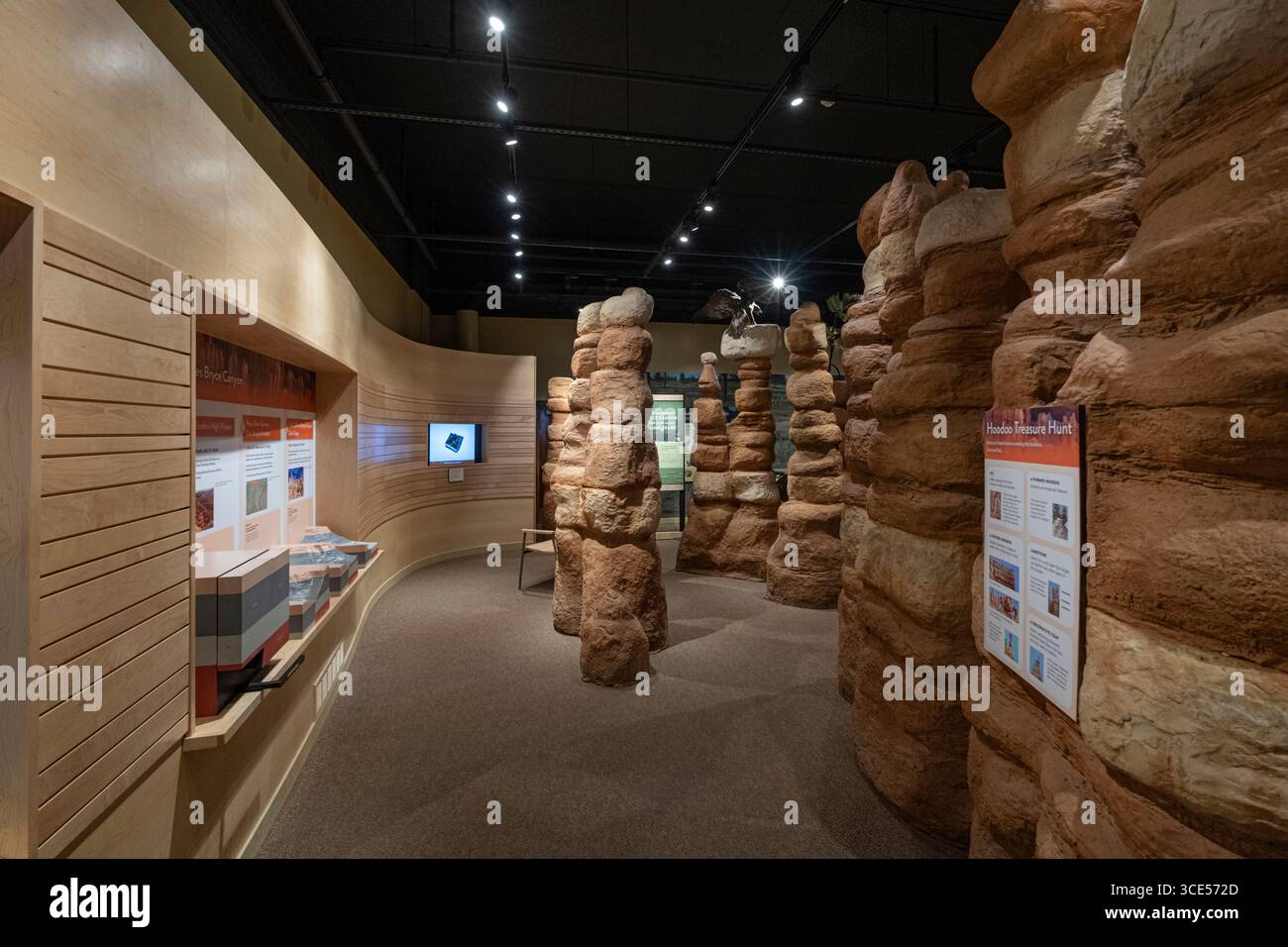 Mostre didattiche e visualizza all'interno del Parco Nazionale di Bryce Canyon Visitor Center, Garfield County, Utah, Stati Uniti d'America Foto Stock