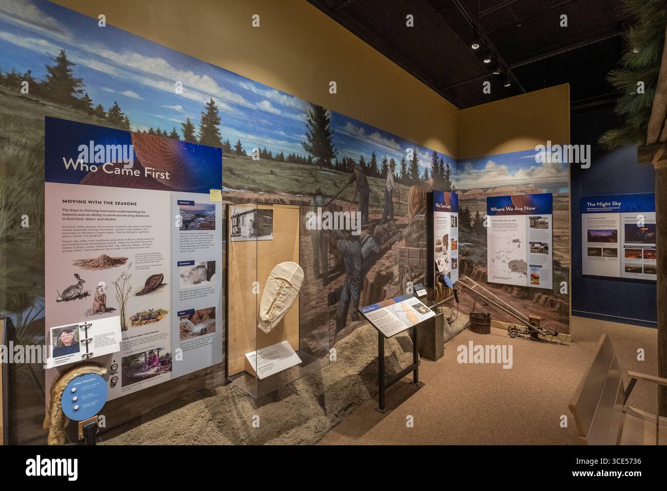 Mostre didattiche e visualizza all'interno del Parco Nazionale di Bryce Canyon Visitor Center, Garfield County, Utah, Stati Uniti d'America Foto Stock