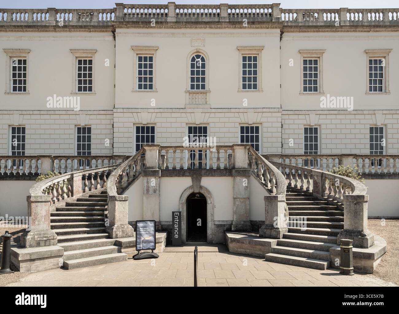Londra, Regno Unito - 18 giugno 2025 - la Queen's House, è un'ex residenza reale, ora parte dei Royal Museums Greenwich. I Tudor e Gotico prevalenti Foto Stock