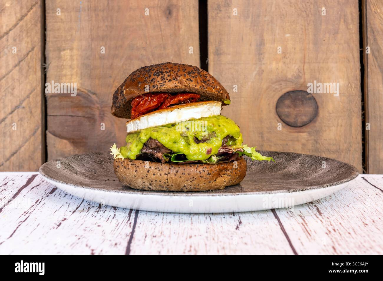 L'ascesa del vegetarianesimo e del veganismo ha anche favorito le versioni gourmet senza carne animale Foto Stock