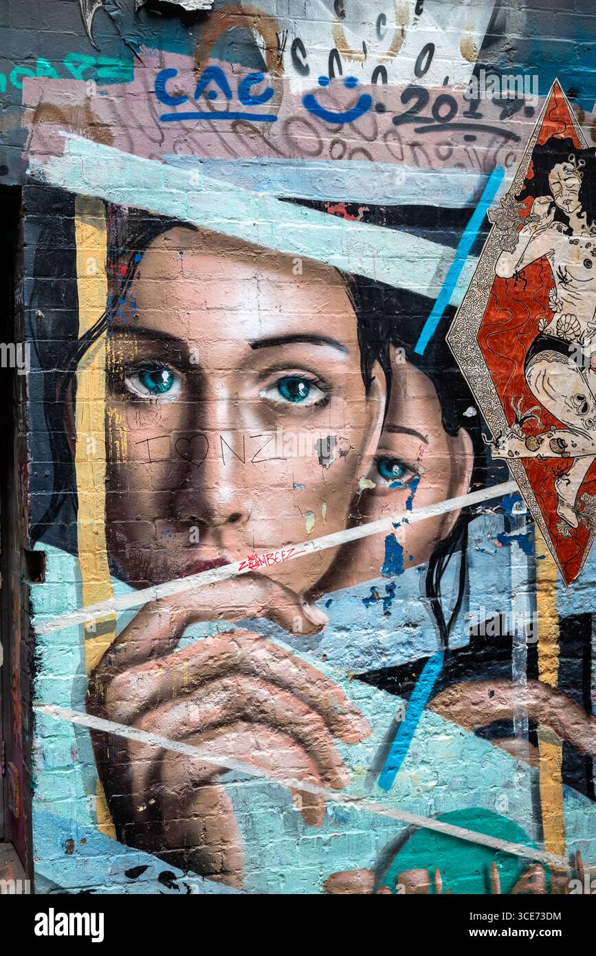 Le donne affrontano con gli occhi azzurri Foto Stock