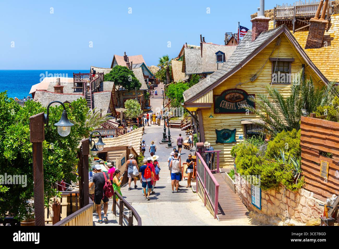 Villaggio di pescatori creato come set cinematografico per il film Popeye, Popeye Village, Mellieha, Malta del 1980 Foto Stock