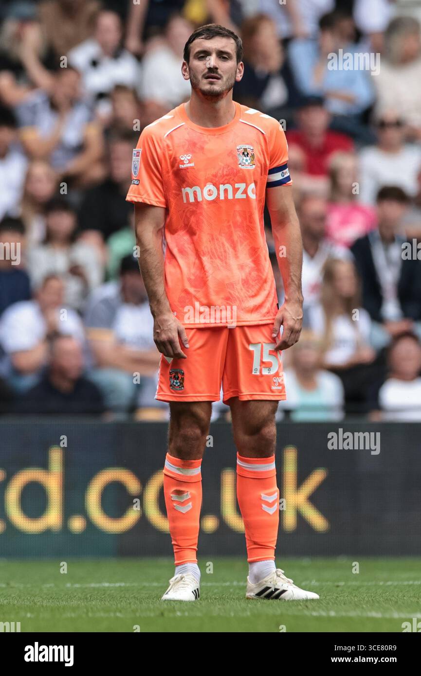 Liam Kitching di Coventry City durante la partita del campionato Sky Bet Derby County vs Coventry City al Pride Park Stadium, Derby, Regno Unito, 16 agosto 2025 (foto di Mark Cosgrove/News Images) Foto Stock
