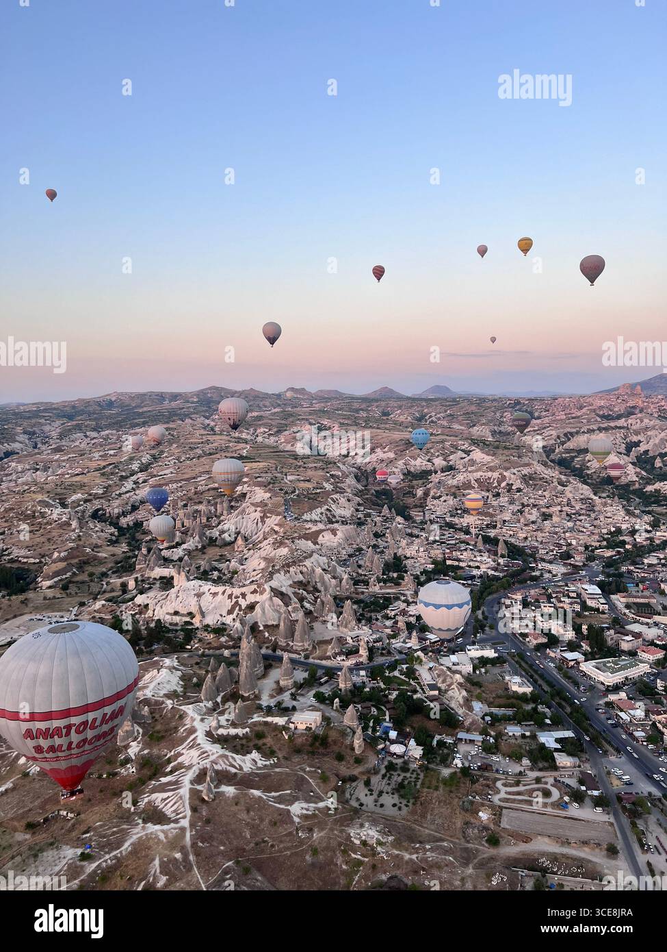 Cappadocia dall'alto: Paesaggi senza tempo, cieli infiniti. Foto Stock
