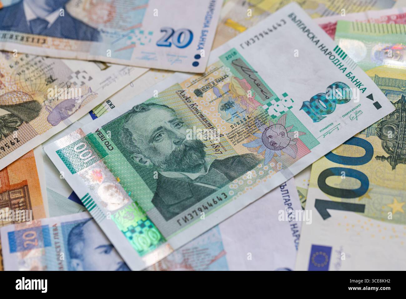 Una composizione Flat Lay di banconote in euro e lev bulgare Foto Stock