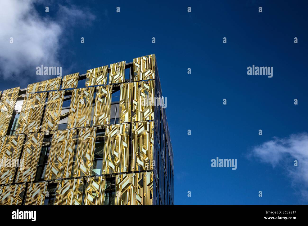 Guardando verso il Central Tech Building, Russell Street, Liverpool Foto Stock