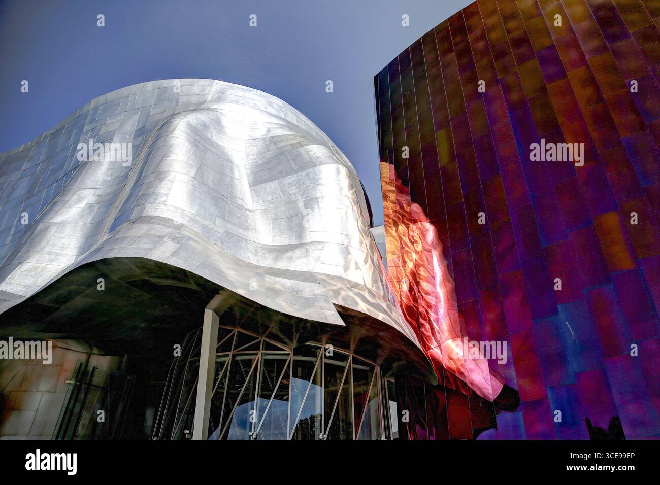 Seattle, Washington - 12 luglio 2015: Architettura e mostre del Museum of Pop Culture di Seattle Foto Stock
