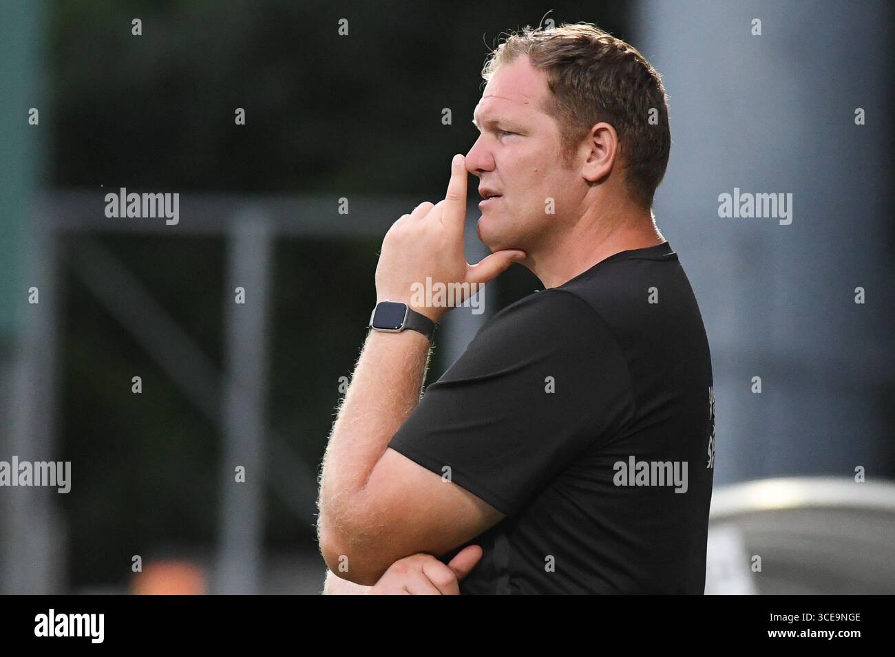 Lommel, Belgio. 16 agosto 2025. Il capo-allenatore di Lommel ad interim Kristof Van Hout nella foto durante una partita di calcio tra Lommel SK e Olympic Charleroi, sabato 16 agosto 2025 a Lommel, il giorno 2 della 'Challenger Pro League' 2025-2026 1B seconda divisione del campionato belga. BELGA FOTO JILL DELSAUX credito: Belga News Agency/Alamy Live News Foto Stock