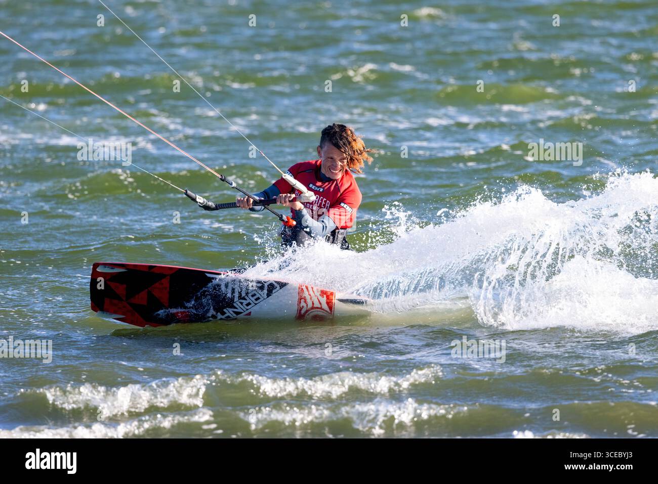 Kitesurfer a Walvis Bay, Namibia, Africa Foto Stock