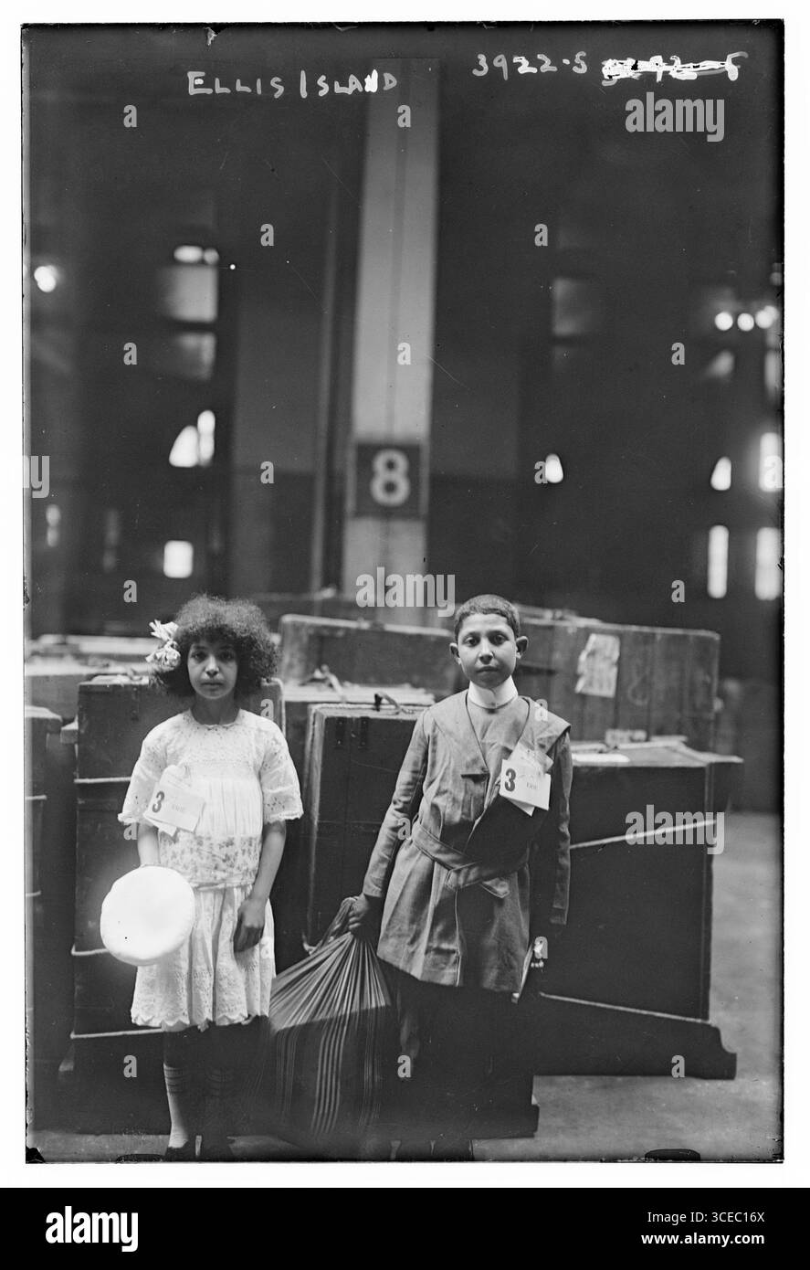 Immigrati che arrivano a Ellis Island negli anni '1914 1900 Foto Stock