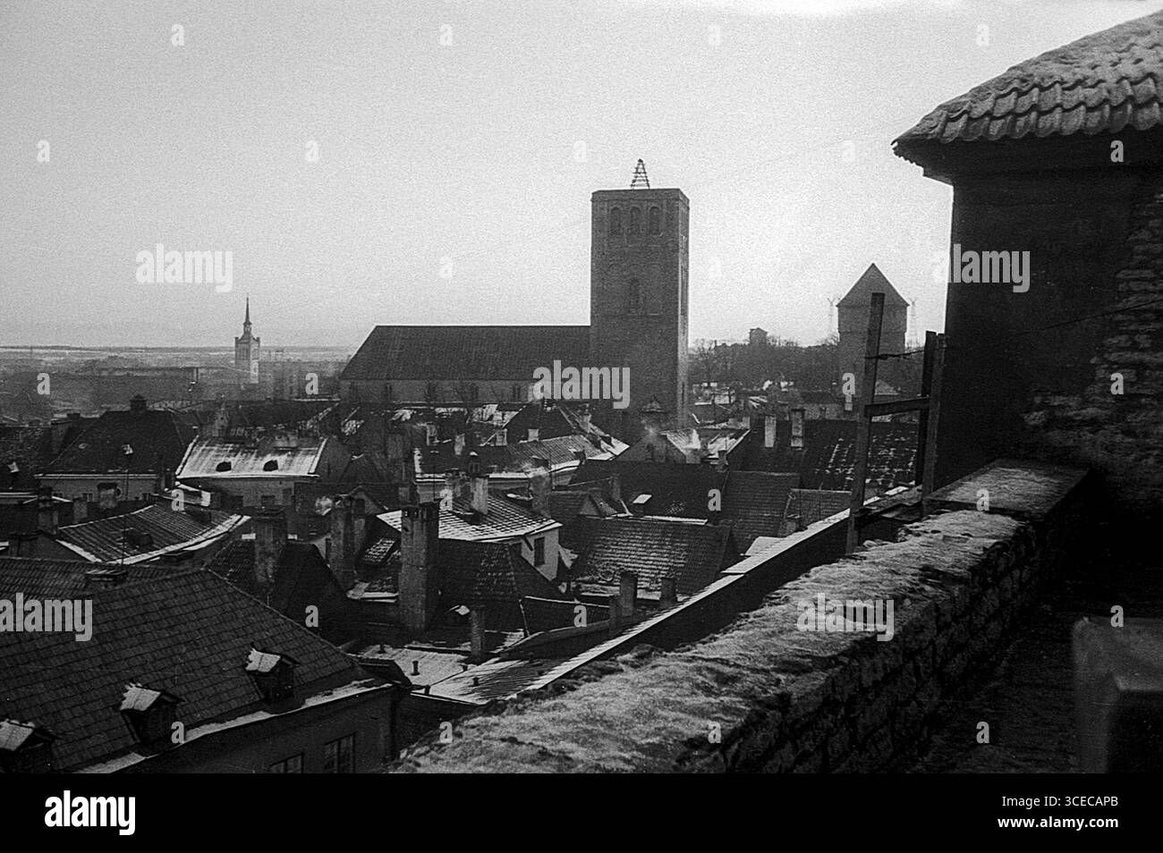 Tallinn, RSS Estone - 4 dicembre 1961: Veduta della Chiesa di San Nicola con guglia distrutta durante la guerra Foto Stock