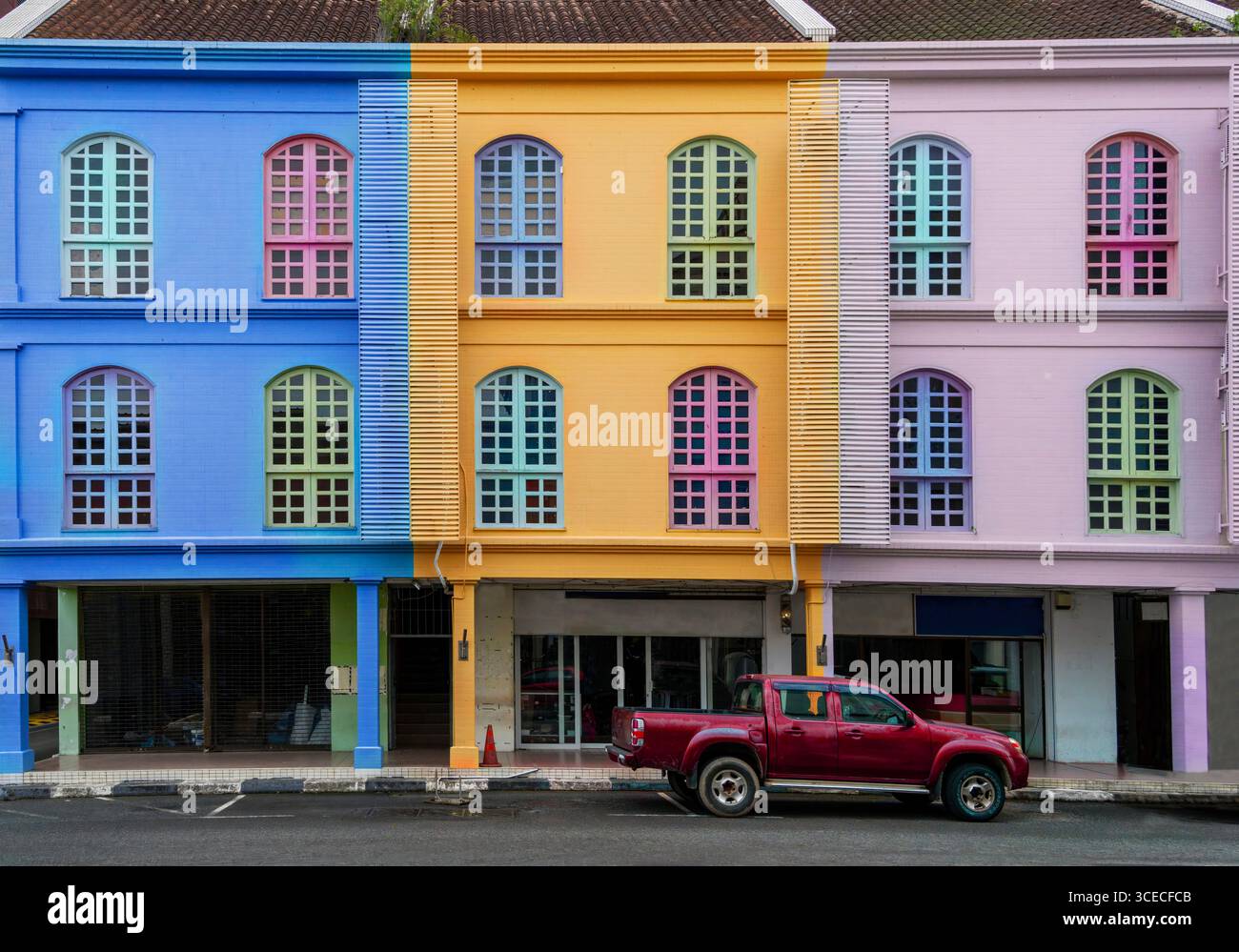 Ammira le case colorate di Bandar seri Begawan nel Brunei Foto Stock