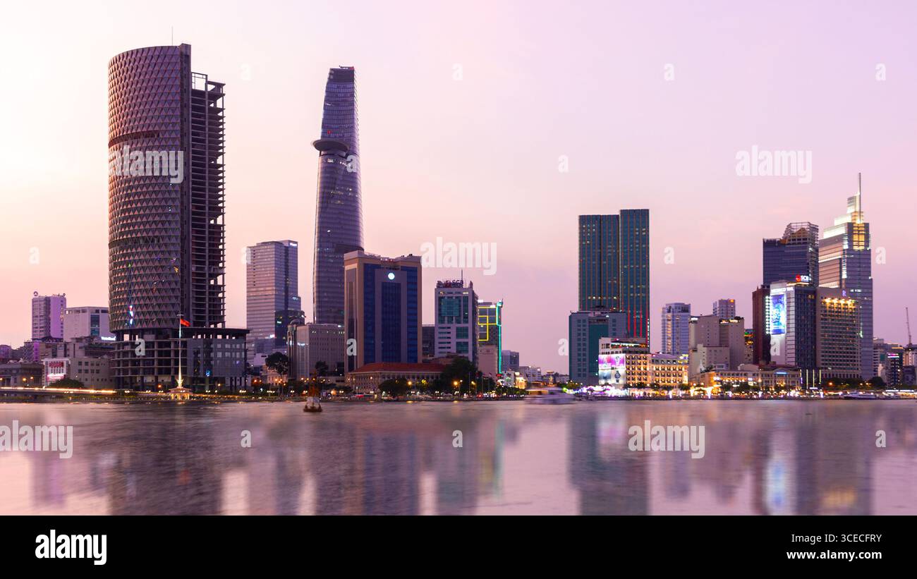 Skyline della città di ho chi Minh conosciuta anche come Saigon, Vietnam Foto Stock